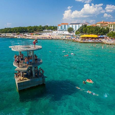 Cozy Apartments With Sea View Novi Vinodolski Bagian luar foto