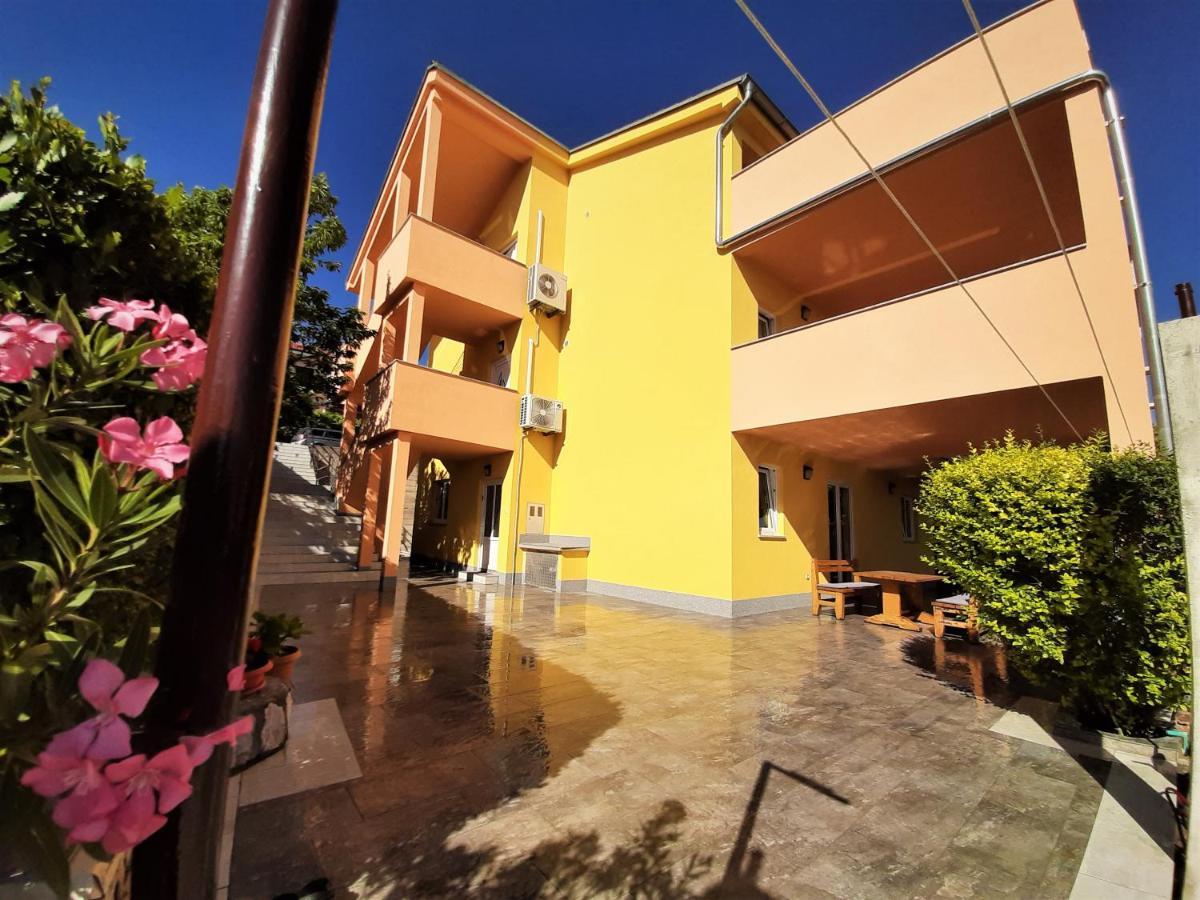 Cozy Apartments With Sea View Novi Vinodolski Bagian luar foto
