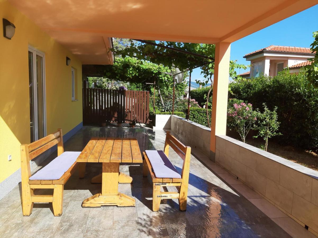 Cozy Apartments With Sea View Novi Vinodolski Bagian luar foto