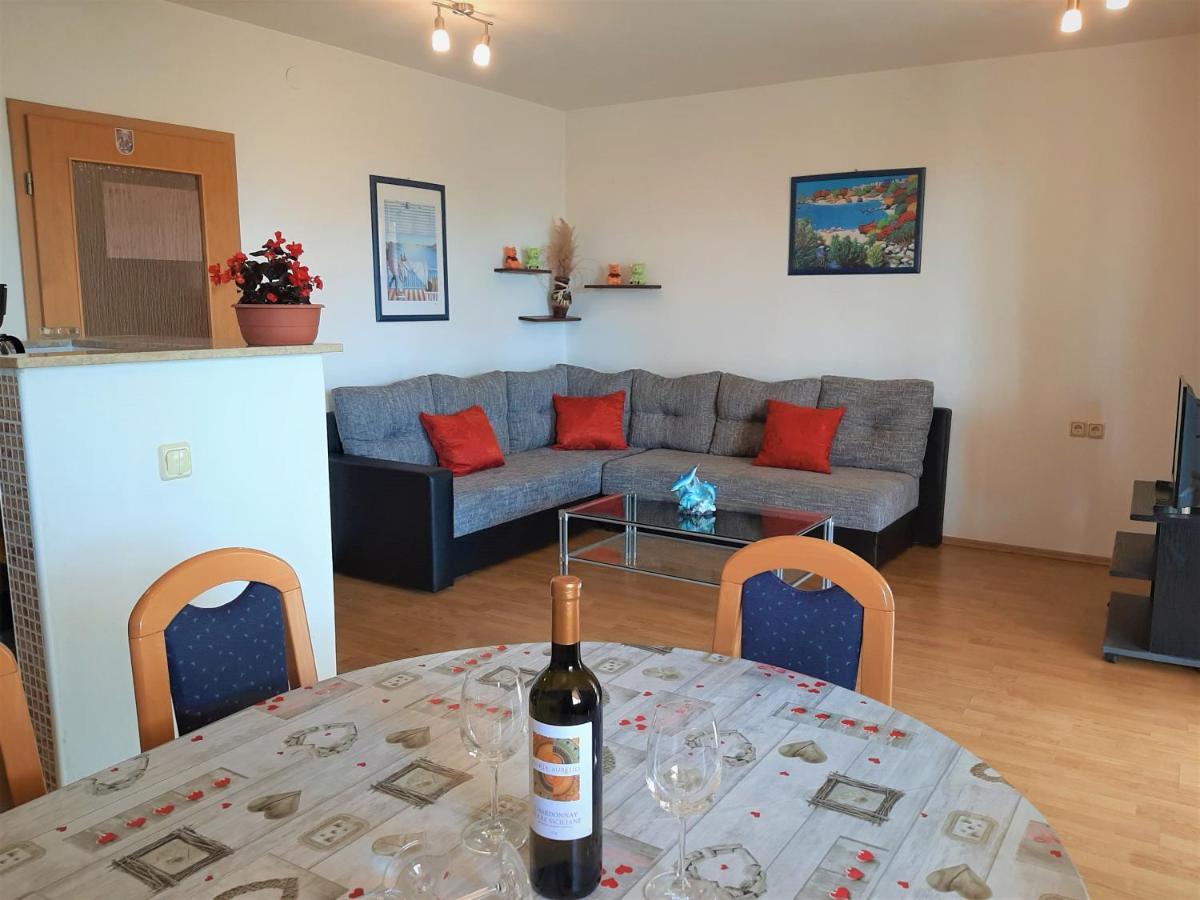 Cozy Apartments With Sea View Novi Vinodolski Bagian luar foto