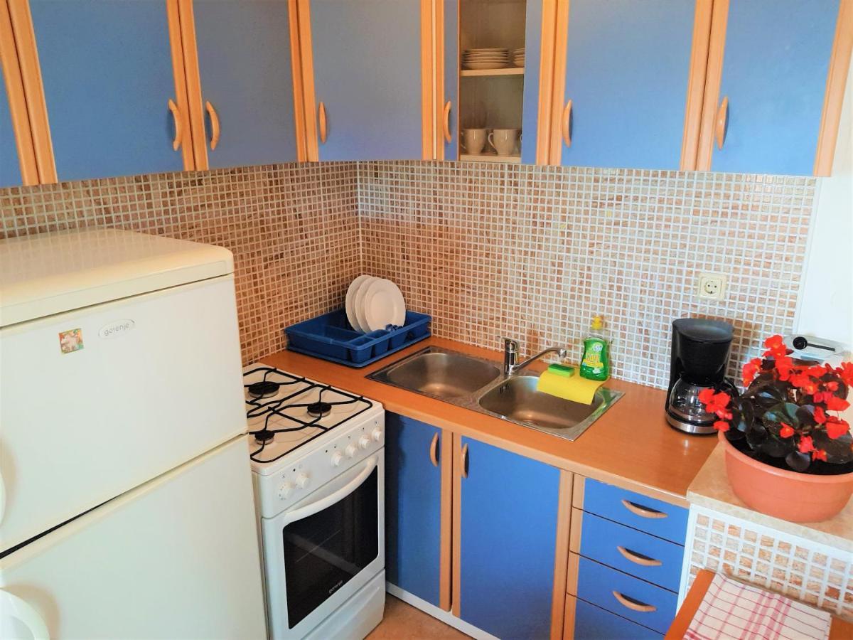 Cozy Apartments With Sea View Novi Vinodolski Bagian luar foto