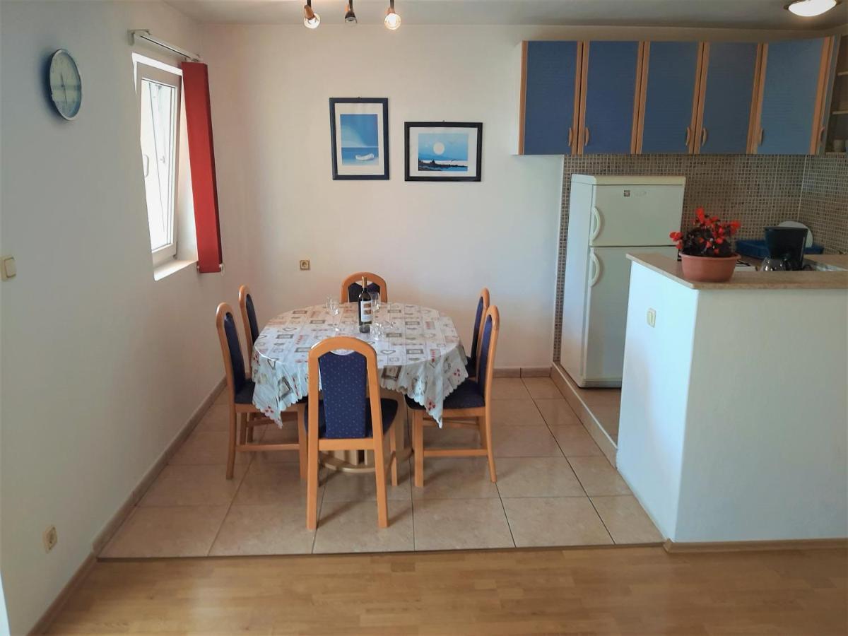 Cozy Apartments With Sea View Novi Vinodolski Bagian luar foto